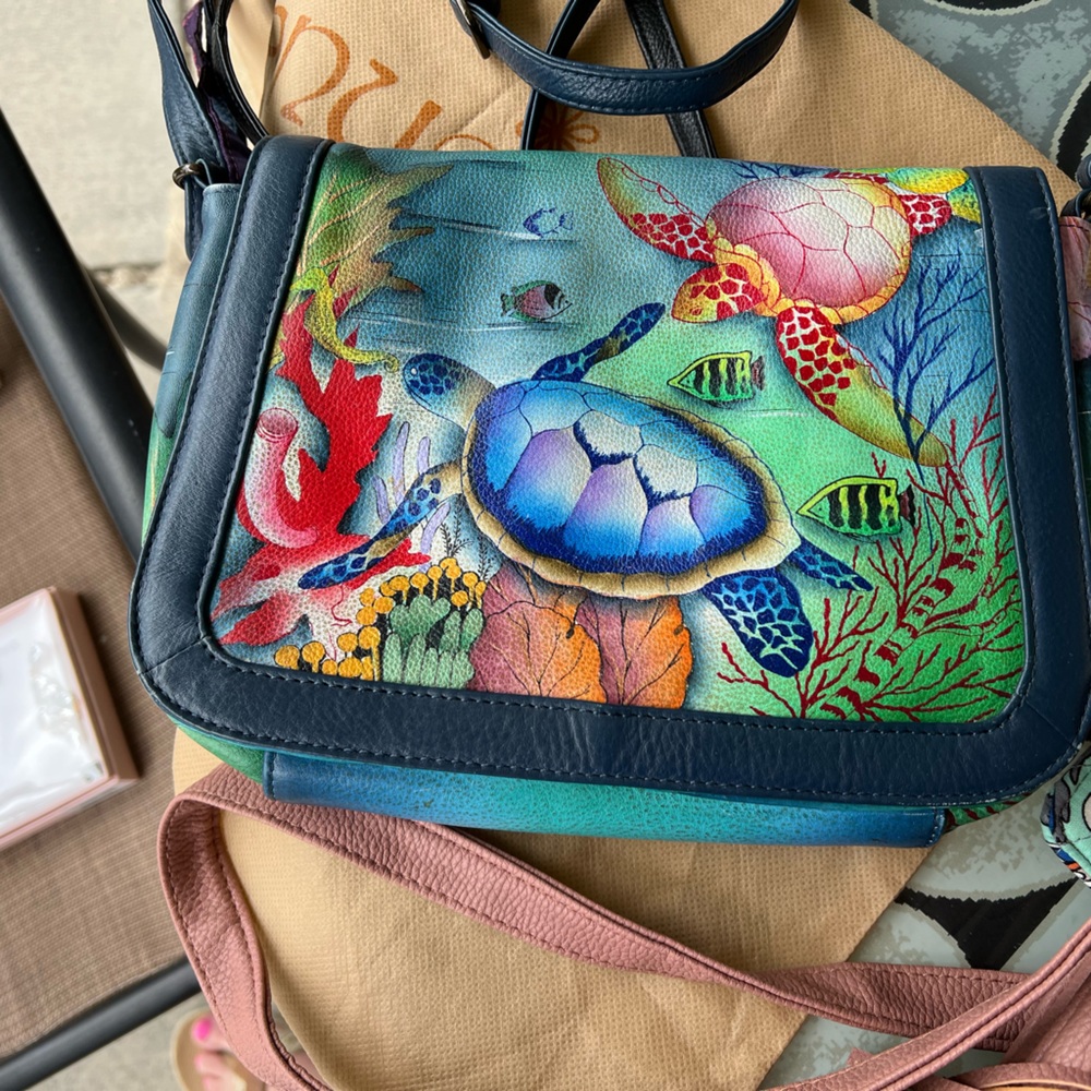 Anuschka medium size purse.  Like new